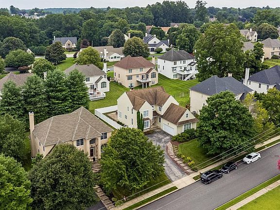 3rd image of 305 Langford Rd