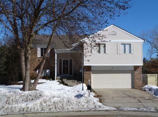 28 Lindon Ln, Vernon Hills, IL