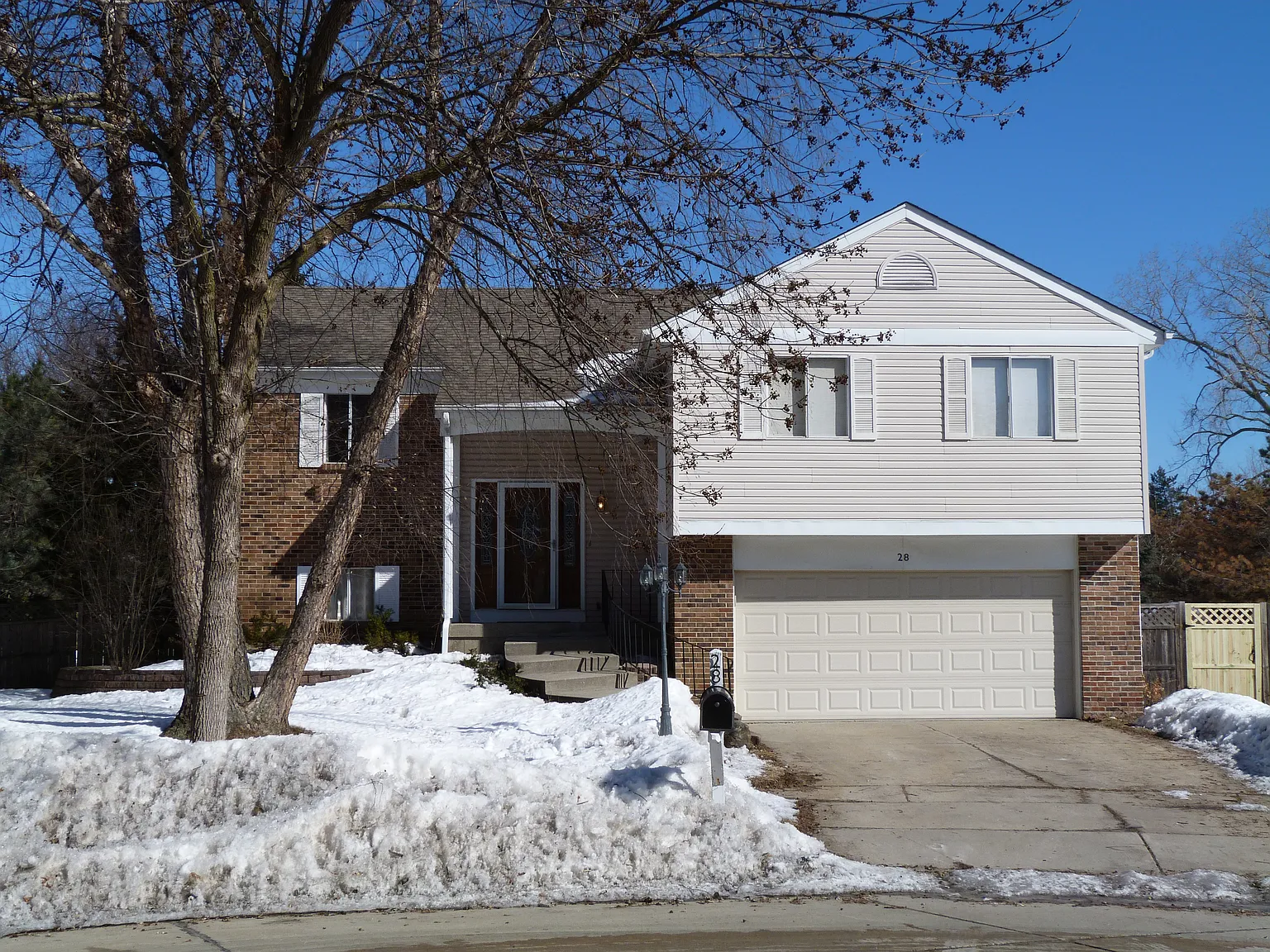 28 Lindon Ln photo 1