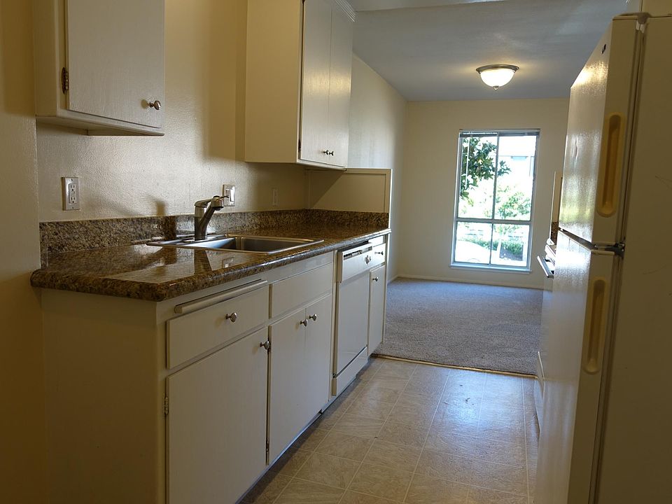 1st image of 1901 Garden Dr APT 108