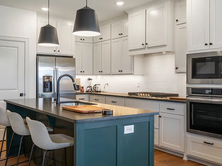 1111 Mammoth St — Photo 3