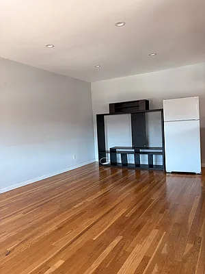 Rented by Voro Purple LLC | media 7