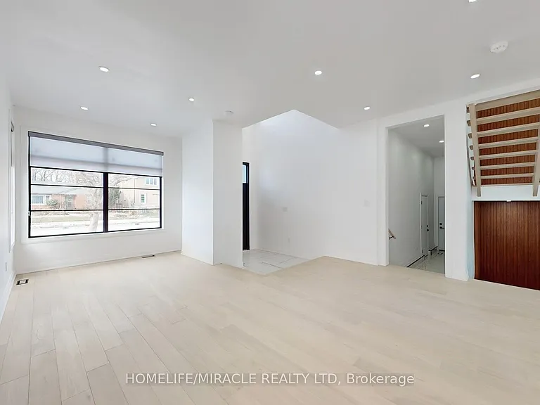 150 Stewart St — Photo 48