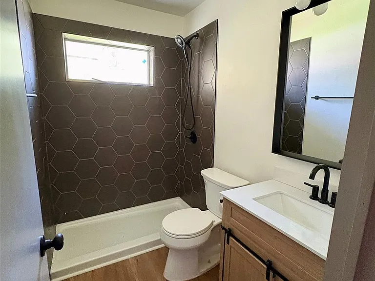 208 Pensacola Ave — Photo 6
