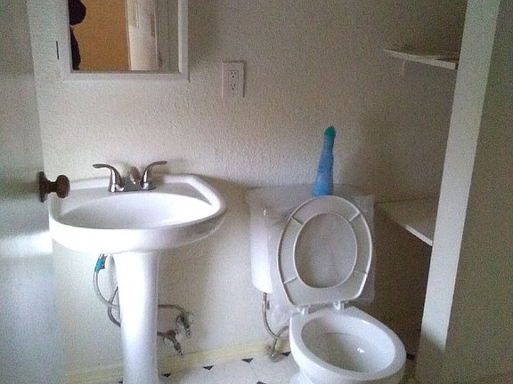 3rd image of 712 S Yakima Ave #4