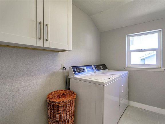 4th image of 385 Photinia Ln