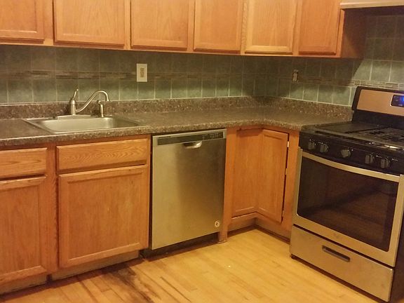 5th image of 27 Courter Ave APT 2L