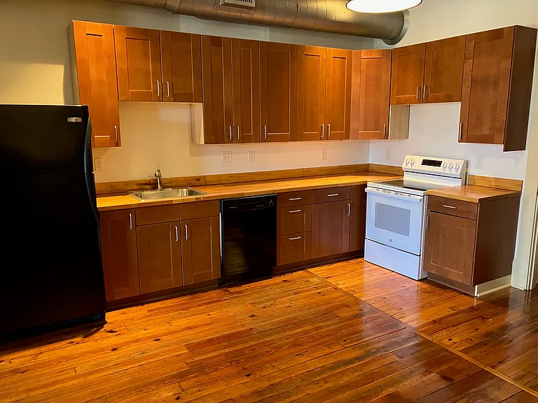 21 Biltmore Ave #203 — Photo 11