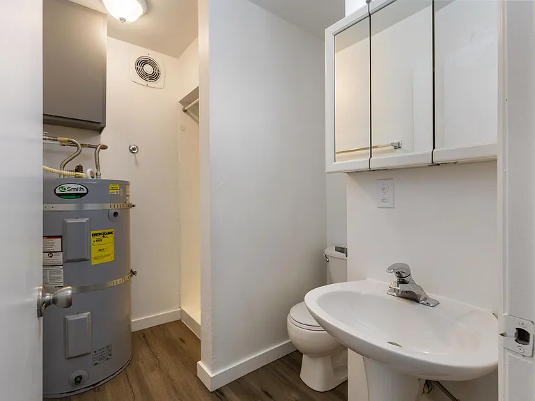 Timberline Apartments — Photo 9