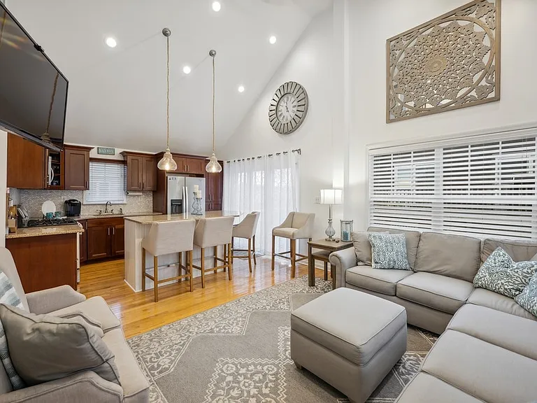 100 Deforest Rd #208 — Photo 3