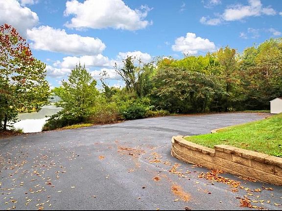 3rd image of 109 Inland View Dr