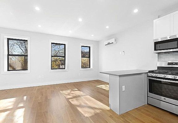 4th image of 873 Lafayette Ave #3