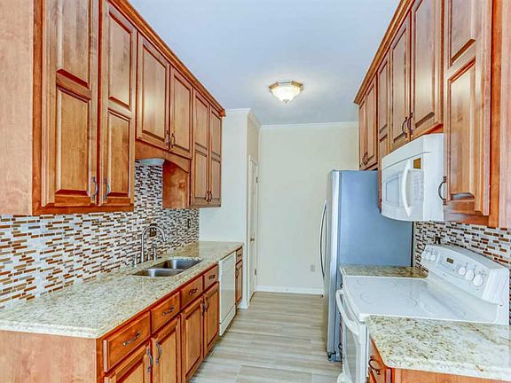 5th image of 8186 Cherryfield Ln