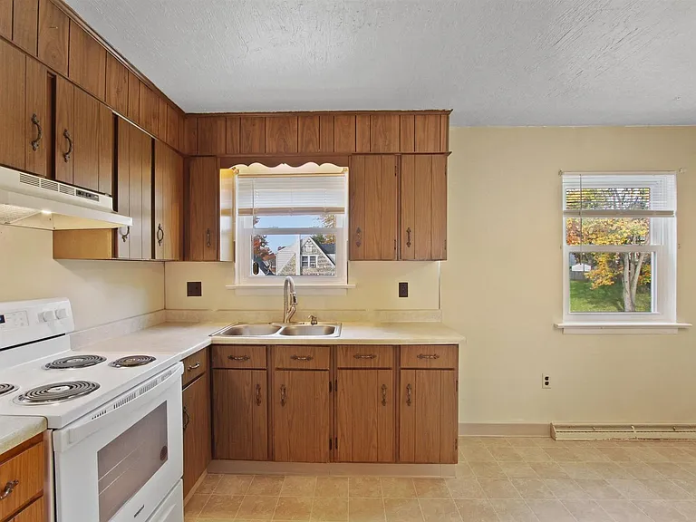 142 N Pleasant Ave — Photo 8