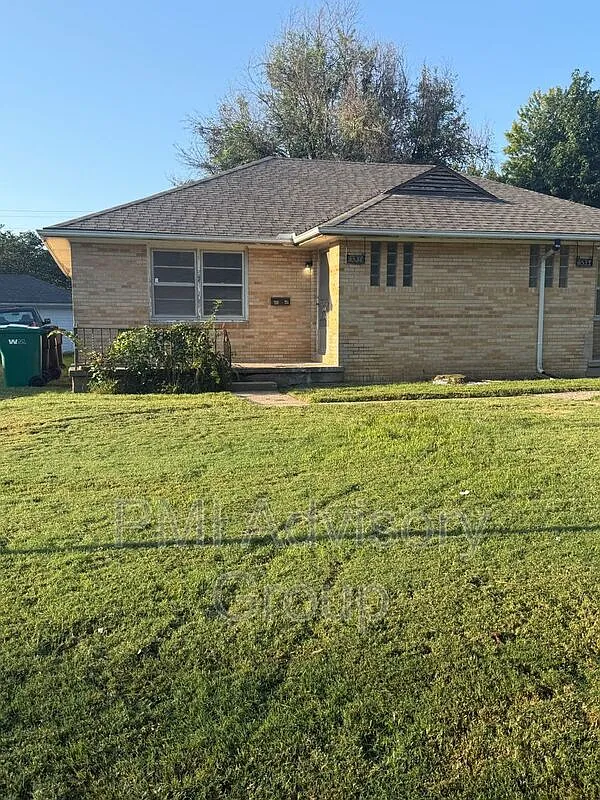 2 bed, 1.0 bath, 1119 sqft, $1,020 — Photo 1