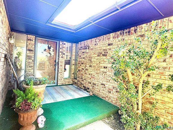 4th image of 2316 Lomas Pl