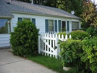 2302 Southwood Dr photo 1
