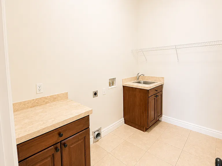 111 W Missouri Ave — Photo 40