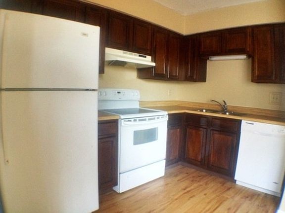 3rd image of 10543 Starcrest Dr
