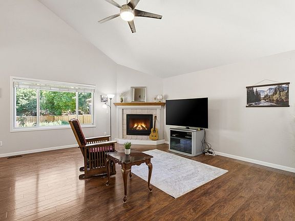 4th image of 2449 Anemonie Ct
