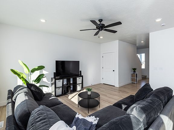 2nd image of 1068 E Springwater Way
