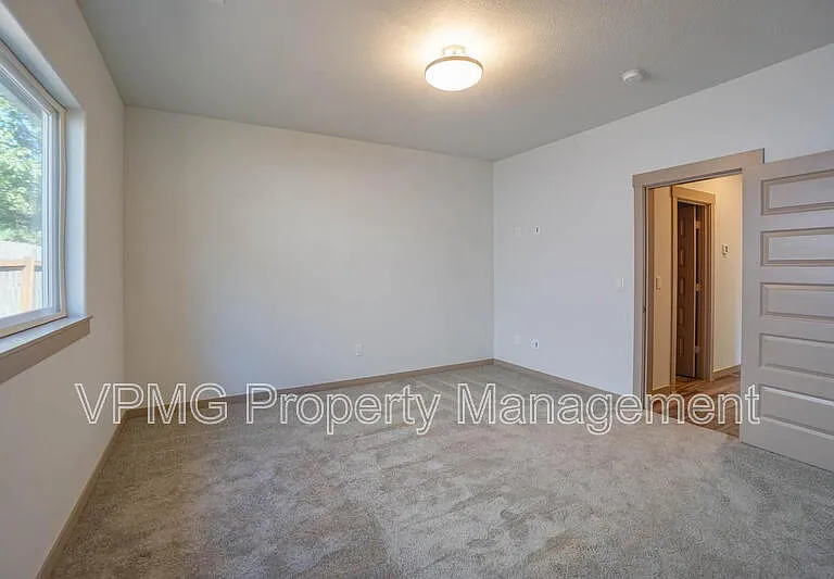 13801 NE 33rd Cir — Photo 28