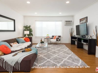 645 Westmount Dr APT 202, West Hollywood, CA, 90069