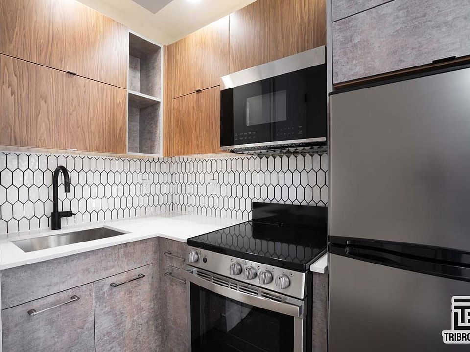 2nd image of 307 E 104th St #2B