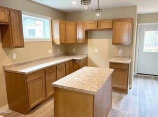 214 5th Ave NW, Watertown, SD 57201