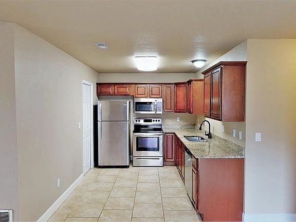 5th image of 715 W Beck Dr