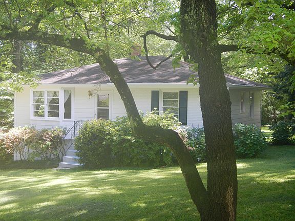 4th image of 1014 Valley Dr SE