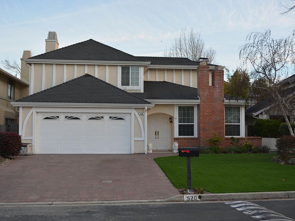 Beautiful Home w/Landscaped Front Yard