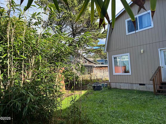 5th image of 3231 NW Mast Ave