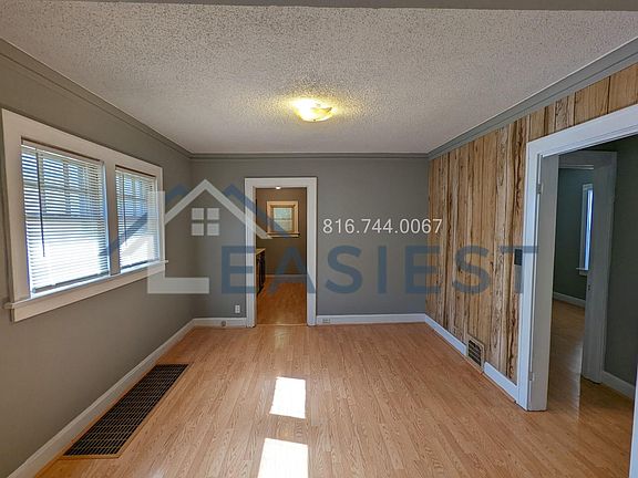 5th image of 5416 Wabash Ave