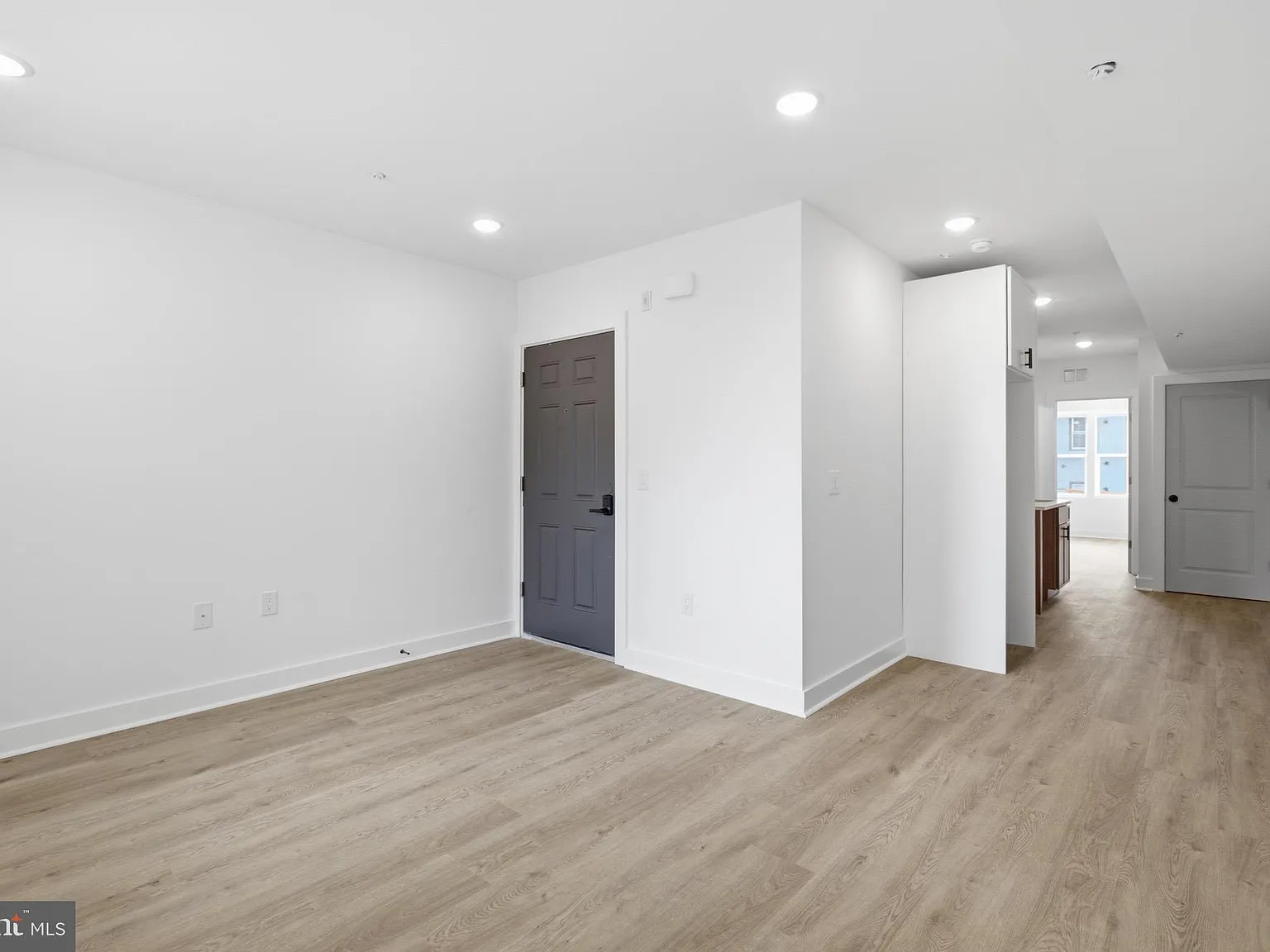 1 bed, $1,300 — Photo 4