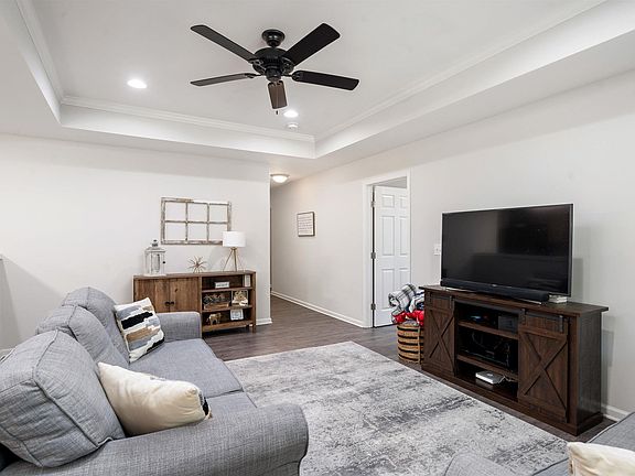 3rd image of 7415 Huntland Dr