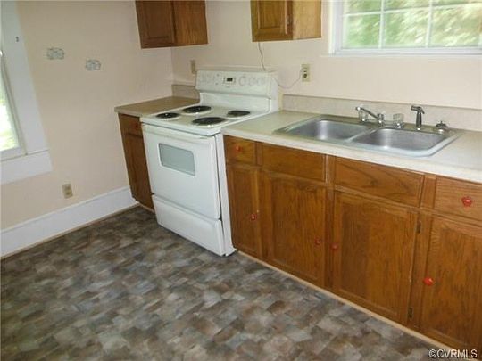 2nd image of 413 Nottoway Ave