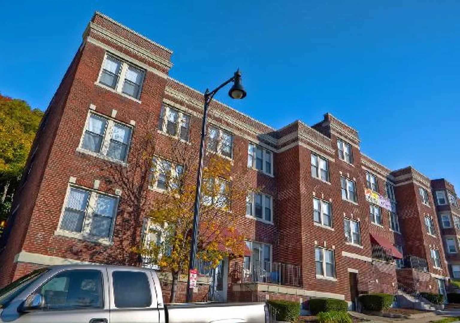 Huge 1 Bed w/ Balcony - On the Green Line — Photo 1