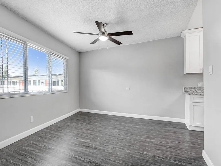 Ethel Avenue Apartments — Photo 23