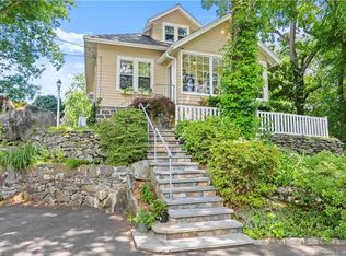 6 Oakledge Cir, Norwalk, CT 06854