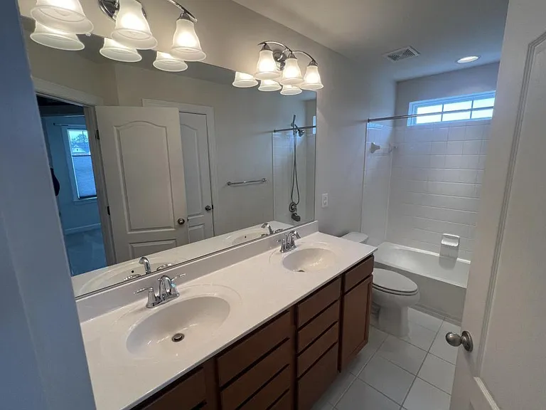 2101 Saint Josephs Dr — Photo 31