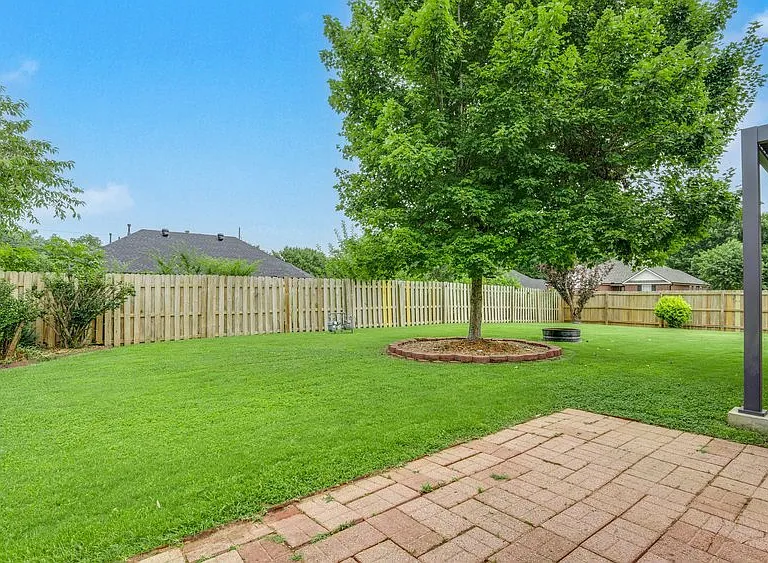 6820 Cutter Ct — Photo 18