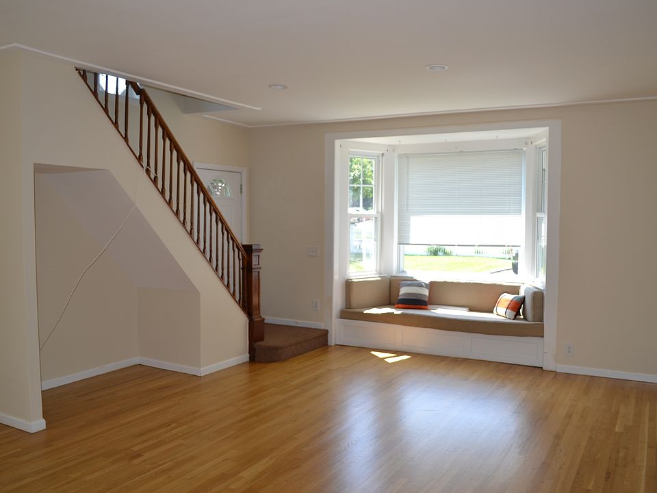 2nd image of 41 Bayville Ave