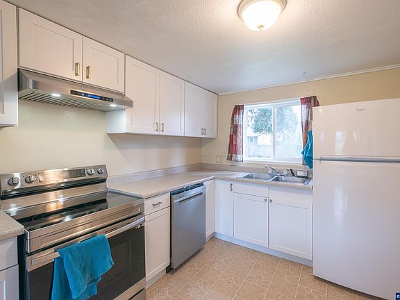 3rd image of 1447 Filbert St