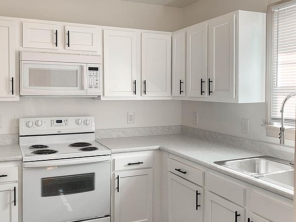 5th image of 390 E 47th St