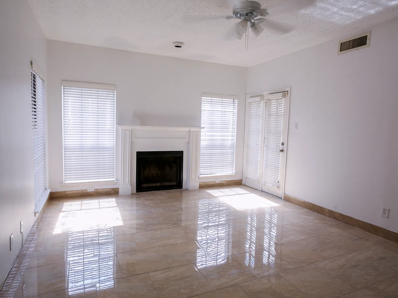 2 bed, 1124 sqft, $1,750 — Photo 3