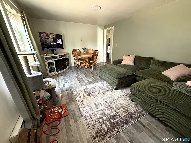 786 Plainfield Rd — Photo 2
