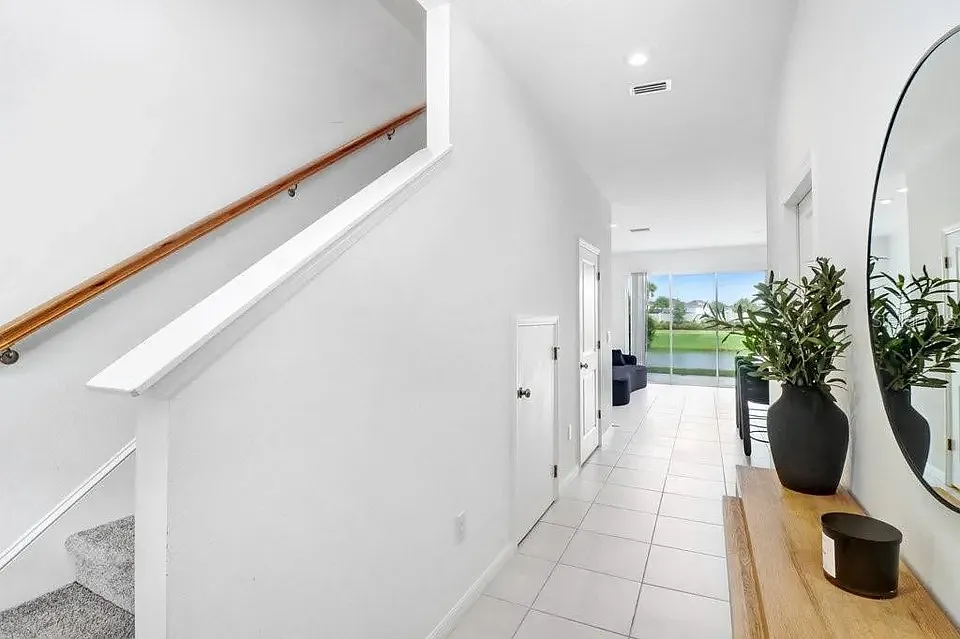 3 bed, 2.5 bath, 1373 sqft, $2,100 — Photo 4