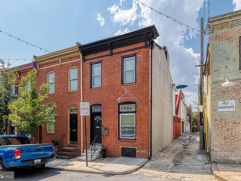 106 S Castle St — Photo 39