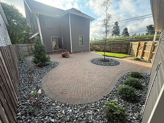 5th image of 412 S 48th Ave
